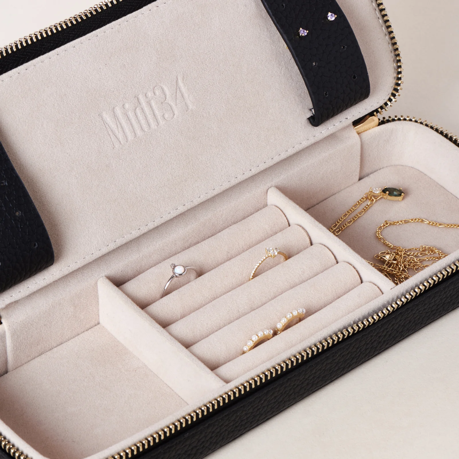 MIDI34 COFFRET VOYAGE FAUX CUIR NOIR & DÉTAILS DORES – Image 2