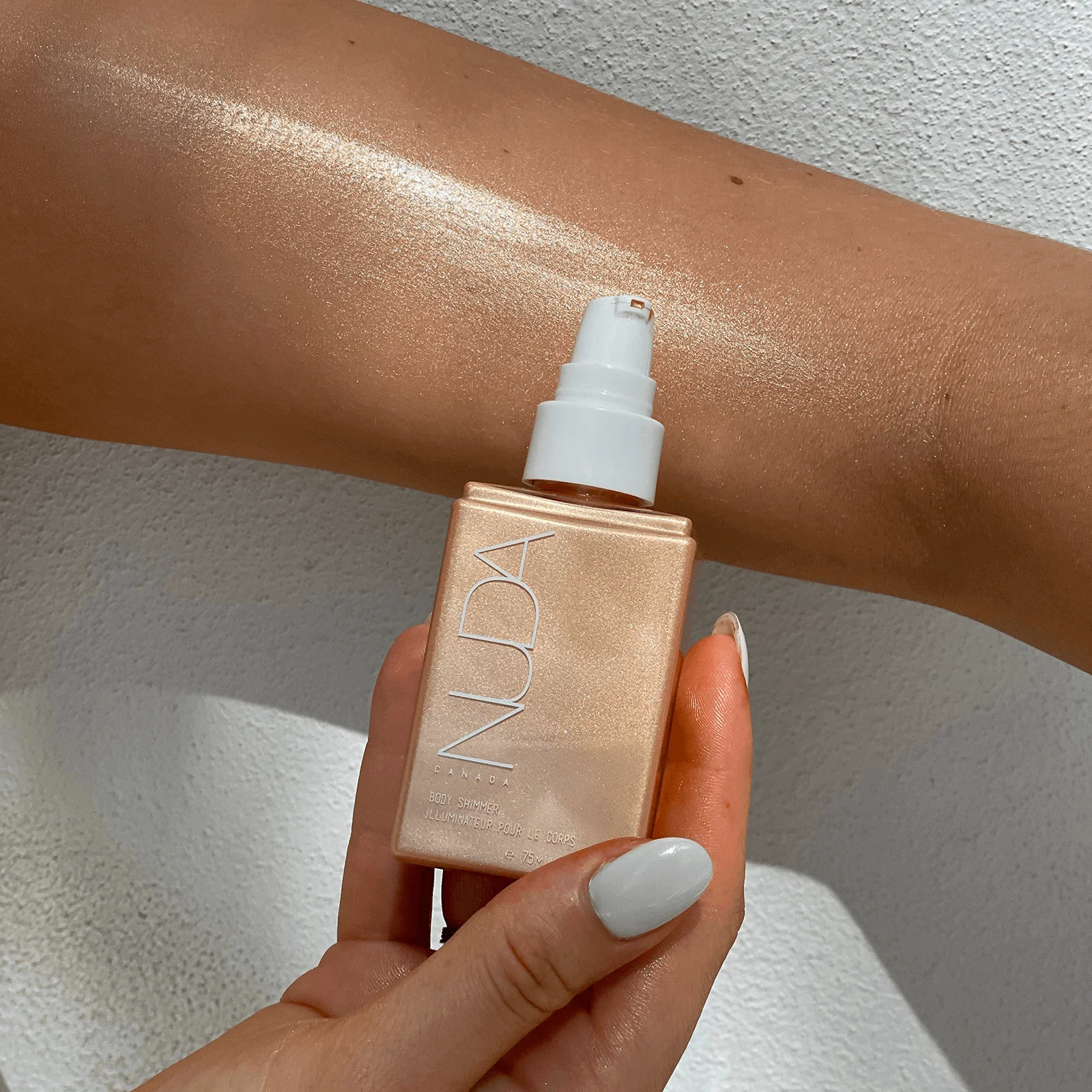 NUDA - Illuminateur pour le corps Glowshimmer 75 ml – Image 3