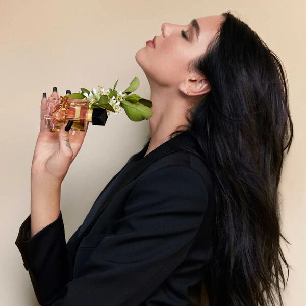 Yves Saint Laurent Libre - Brume Parfumée pour Cheveux – Image 6