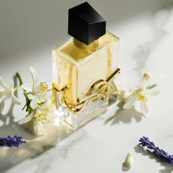 Yves Saint Laurent Libre - Brume Parfumée pour Cheveux – Image 2
